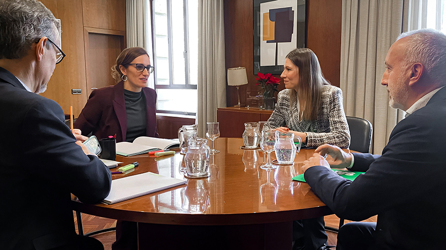 Acuerdo con la ministra de Sanidad para abordar la reclasificación profesional y el déficit de plantillas